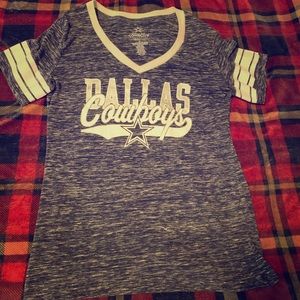 Women’s large Dallas cowboys tee
